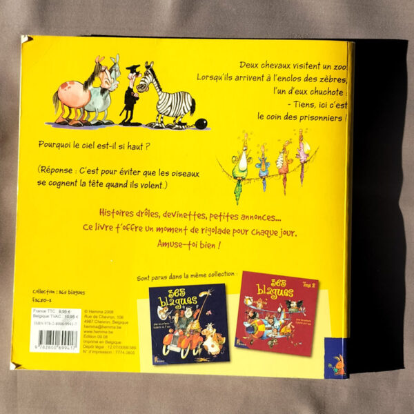 Quatrième de couverture du livre 365 blagues Tome 3 avec des extraits humoristiques et illustrations de style cartoon