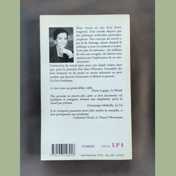 Dos du livre L’Horreur économique avec portrait de l’auteure et résumé critique